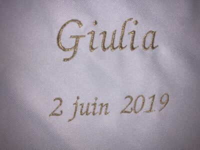 Echarpe de baptême jeune brodée prénom / date
