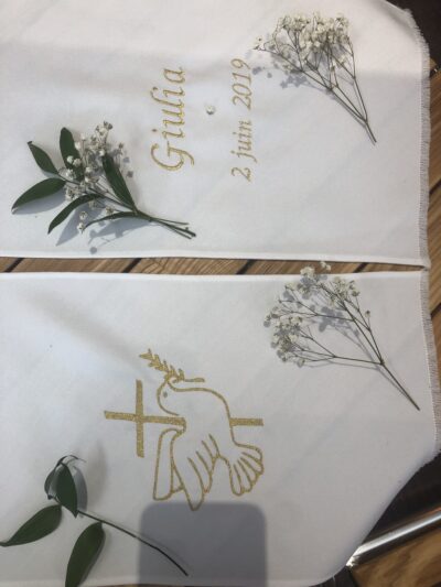 Echarpe de baptême jeune brodée prénom / date / motif – Image 2